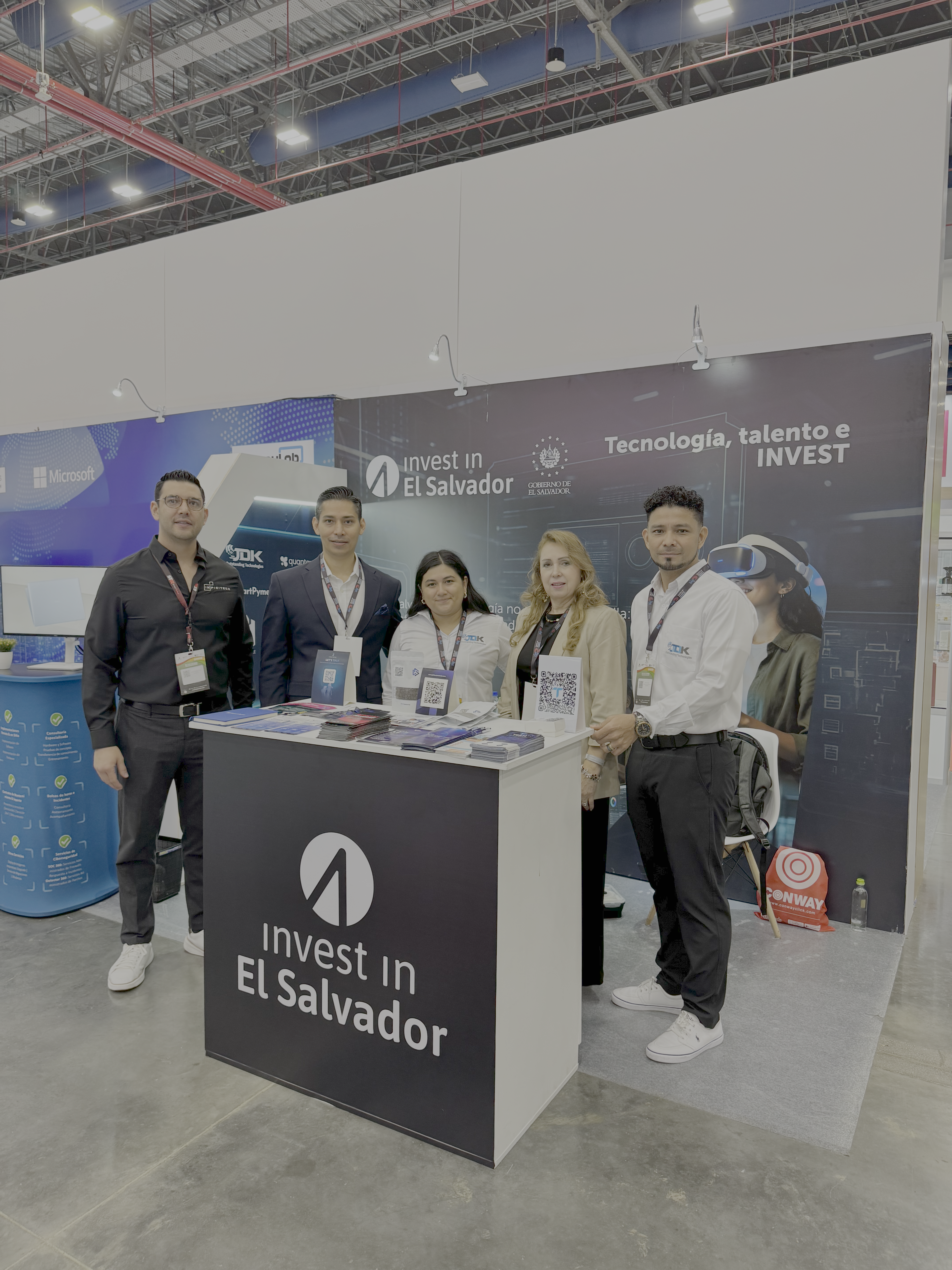 Echo Technologies team with the El Salvador delegation at EXPOCOMER Panama 2026