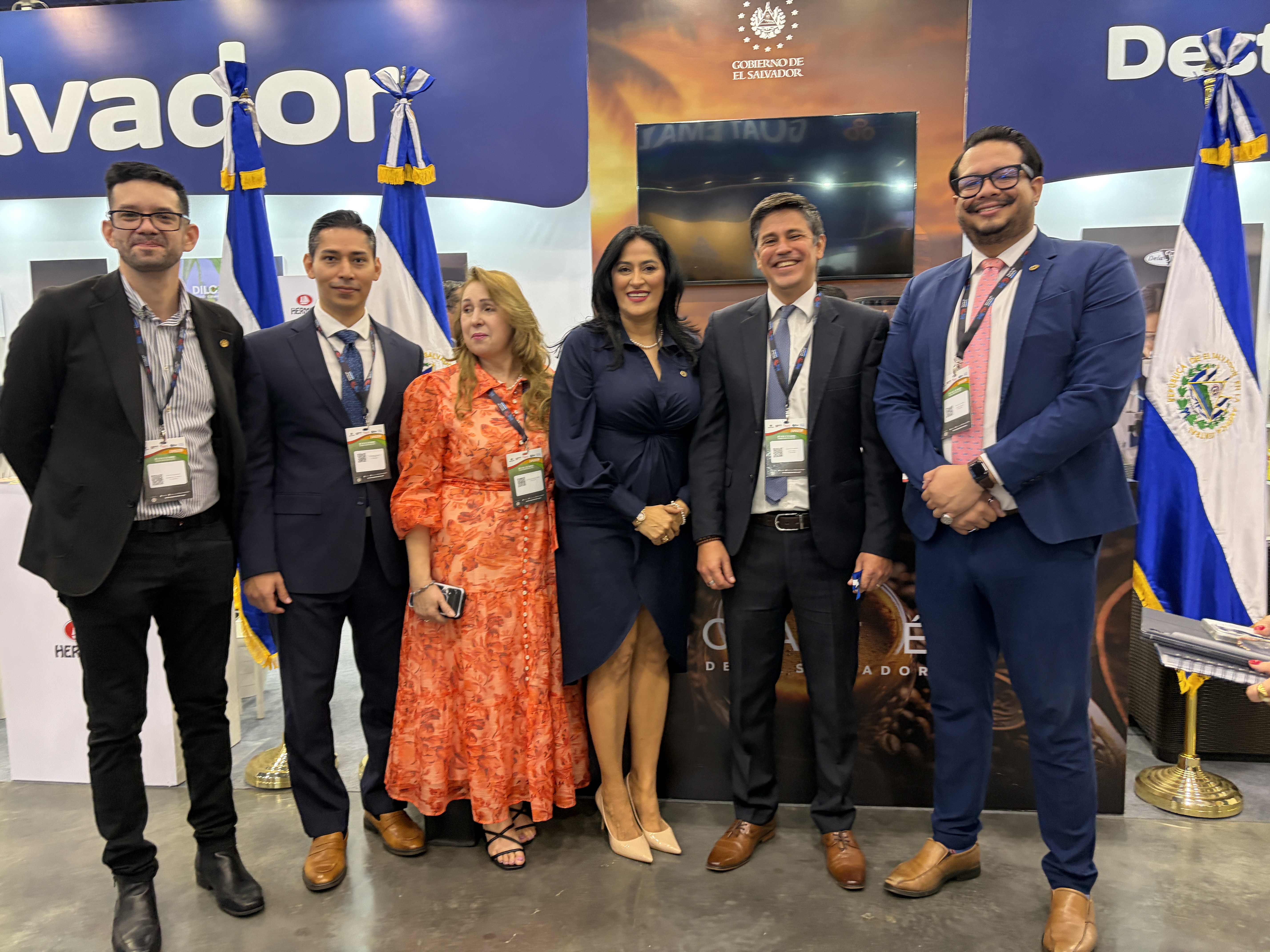 Echo Technologies with the official El Salvador delegation at EXPOCOMER Panama 2026