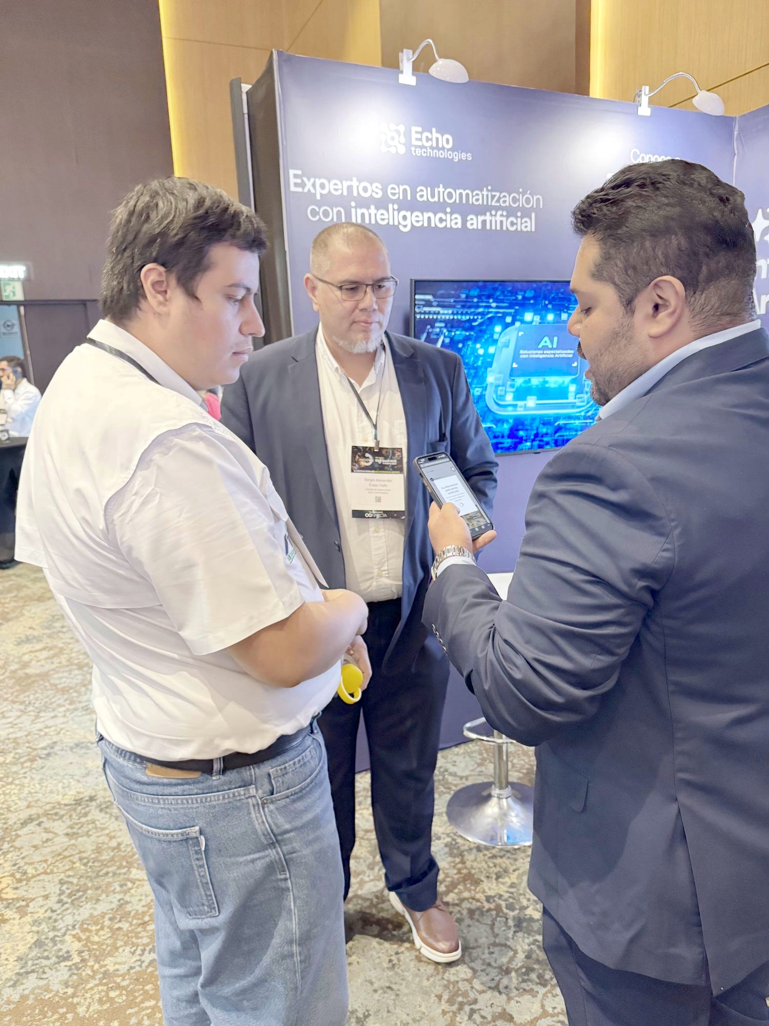 Echo Technologies AI solutions demo to TechDay Guatemala 2026 attendees