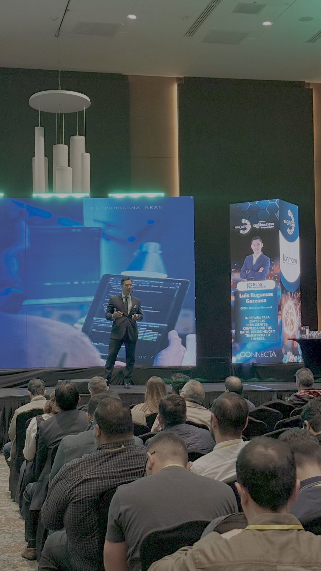 Luis Rugamas, CEO de Echo Technologies, presentando IA privada en el TechDay Guatemala 2026